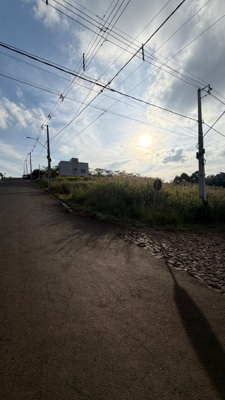 🏡✨ OPORTUNIDADE IMPERDÍVEL EM PINHALZINHO/SC! ✨🏡 📍 Terreno de esquina no Vale do Pinhal