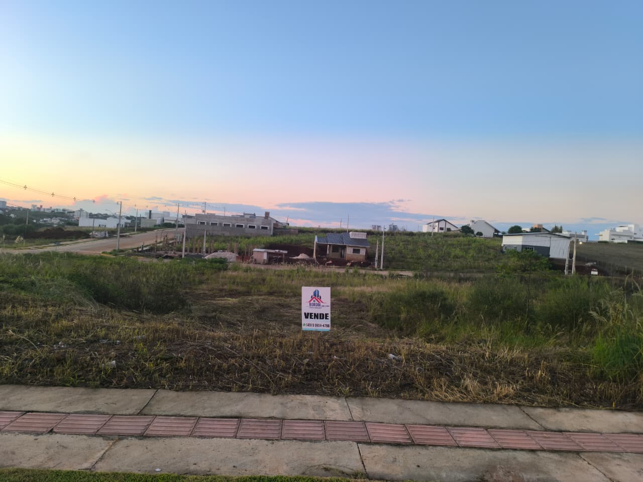 Terreno no loteamento La Pace em Pinhalzinho à venda.